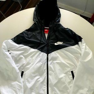 Men New Nike White/Black Rain Jacket Size L